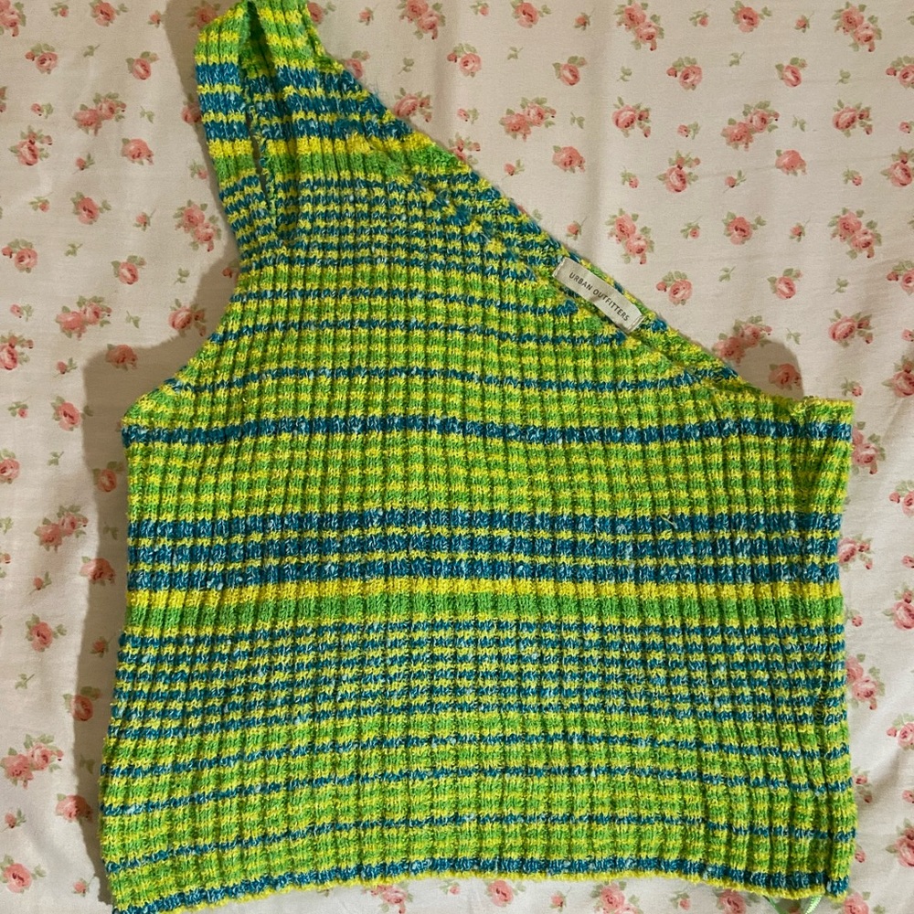 uo off should crop top